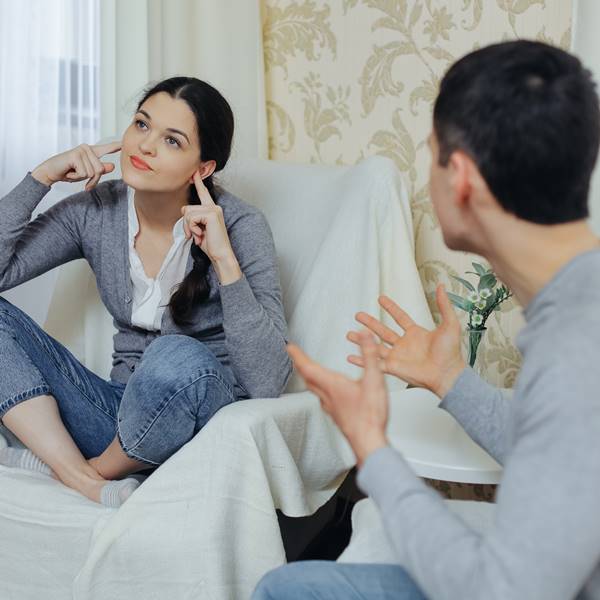 老伴活越老越「番顛」，每天吵架吵不完，真後悔為何要結婚？！
